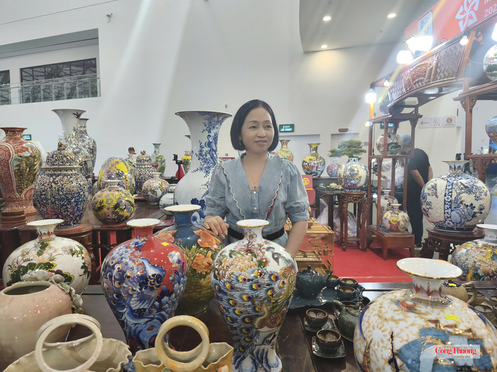 Sản phẩm công nghiệp nông thôn của TP. Hà Nội được đánh giá cao về mẫu mã, chất lượng.