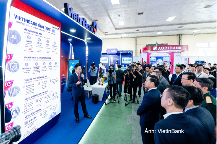 Phó Tổng Giám đốc VietinBank Trần Công Quỳnh Lân giới thiệu về chuyển đổi số của ngân hàng