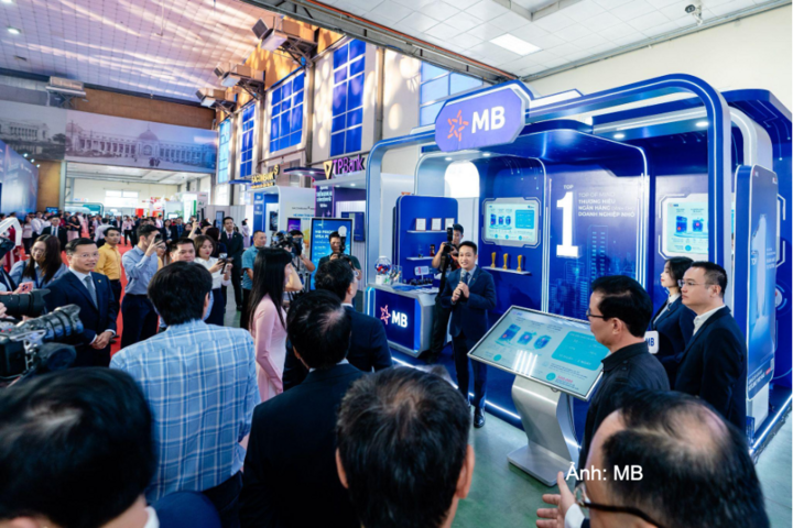 MB giới thiệu giải pháp BIZ MBBank cho doanh nghiệp tại Ngày Chuyển đổi số ngành Ngân hàng 2026.