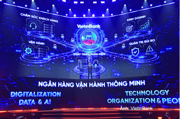 Ông Trần Công Quỳnh Lân giới thiệu VietinBank tại sự kiện Chuyển đổi số ngành Ngân hàng 2026