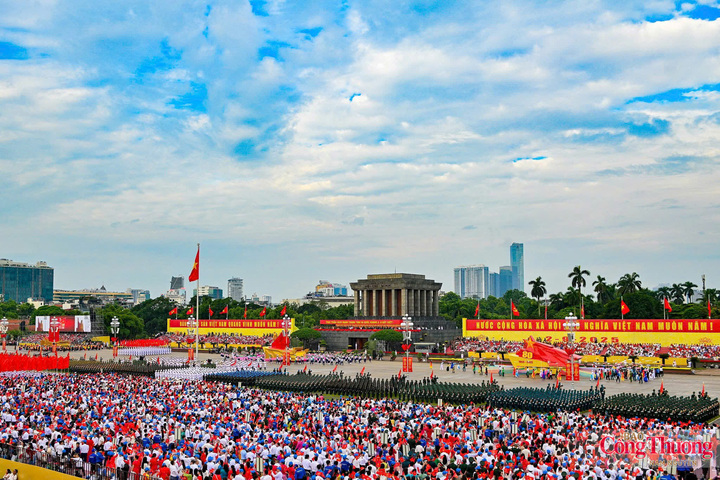 Đã 81 năm trôi qua kể từ lễ Độc lập 2/9/1945, Quảng trường Ba Đình vẫn còn giữ nguyên giá trị lịch sử, văn hóa. Quảng trường Ba Đình vẫn là trung tâm chính trị - văn hóa, là nơi diễn ra những sự kiện trọng đại của đất nước. (ảnh chụp dịp kỷ niệm 80 năm Cách mạng tháng Tám và Quốc khánh 2-9)