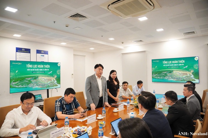Các đối tác tài chính, ngân hàng, nhà thầu và đại diện Tập đoàn Novaland trong buổi gặp mặt tại sự kiện “Aqua City tổng lực hoàn thiện – Kiến tạo đô thị biểu tượng”.