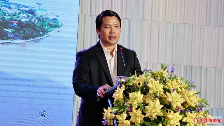 TS. Hà Vũ Sơn, Chánh văn phòng Thành uỷ Cần Thơ chia sẻ khái quát về tình hình kinh tế - xã hội của TP. Cần Thơ.