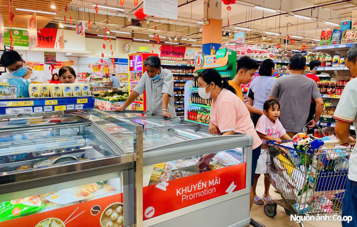 Saigon Co.op mang đến đa dạng lựa chọn thực phẩm công nghệ Việt, phục vụ nhu cầu tiêu dùng trong mùa lễ.