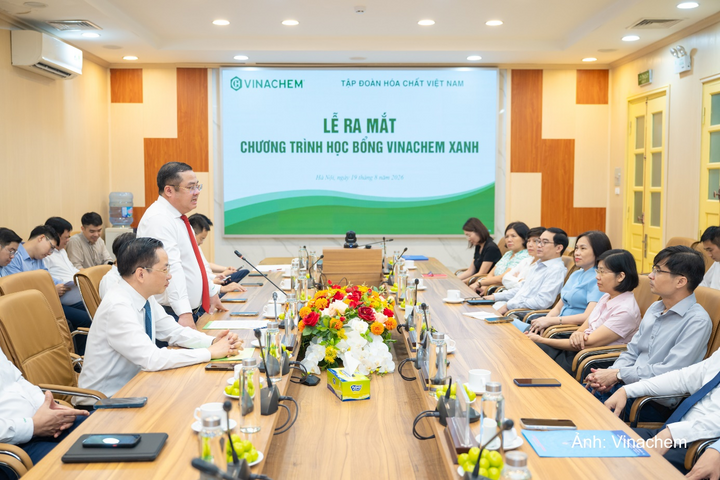 Toàn cảnh Lễ ra mắt Chương trình học bổng Vinachem Xanh giai đoạn 2026 - 2030