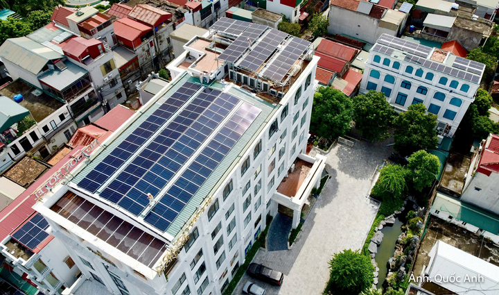 Hiện nay, điện mặt trời được nhìn nhận như một giải pháp kinh tế, giúp chủ động một phần nguồn điện và giảm chi phí sử dụng điện.
