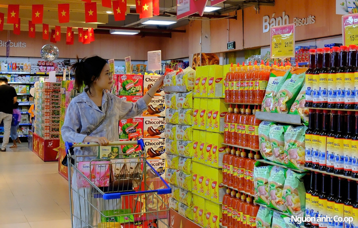 Hàng Việt được ưu tiên trưng bày tại các điểm bán của Saigon Co.op, giúp người tiêu dùng dễ nhận diện và lựa chọn.