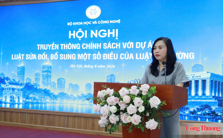 Bà Nguyễn Thị Thu Trang, Phó Vụ trưởng Vụ Pháp chế, Bộ Khoa học và Công nghệ phát biểu khai mạc hội nghị.