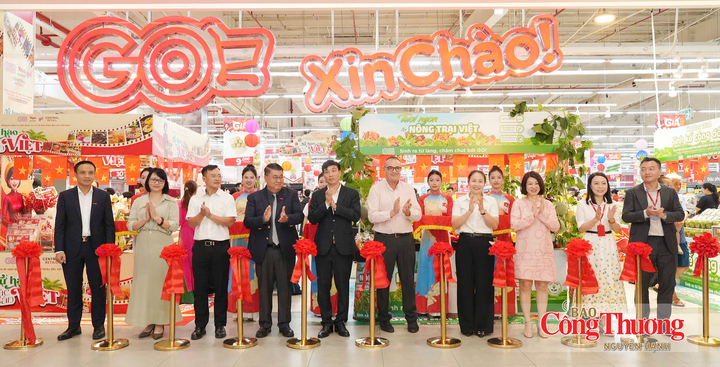 Các đại biểu cắt băng khai mạc Lễ hội “Tự hào đặc sản Việt” 2026.