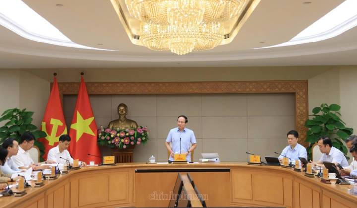 Phó Thủ tướng Chính phủ Lê Tiến Châu chủ trì họp về tình hình triển khai thực hiện tổng rà soát hệ thống văn bản quy phạm pháp luật - Ảnh: chinhphu.vn/Thu Sa