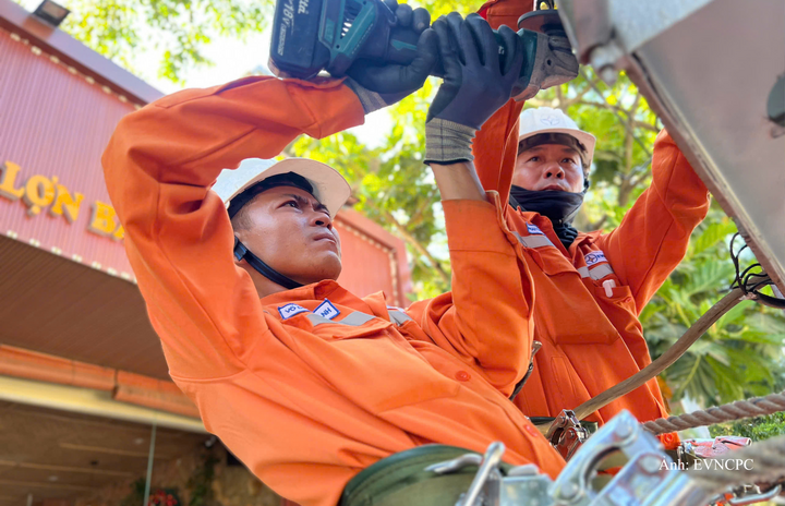 Các đơn vị thành viên EVNCPC chủ động phối hợp với chính quyền địa phương để nắm bắt các địa điểm, thời gian tổ chức sự kiện, qua đó bảo đảm cấp điện an toàn, tin cậy cho các hoạt động trong dịp lễ Quốc khánh 2/9