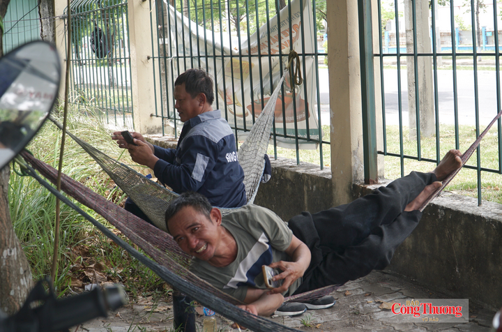 Giấc ngủ trưa của nhiều công nhân, người lao động tại TP. Đà Nẵng được trọn vẹn hơn khi có điểm dừng chân thoáng mát, an toàn và có những tiện ích cơ bản.