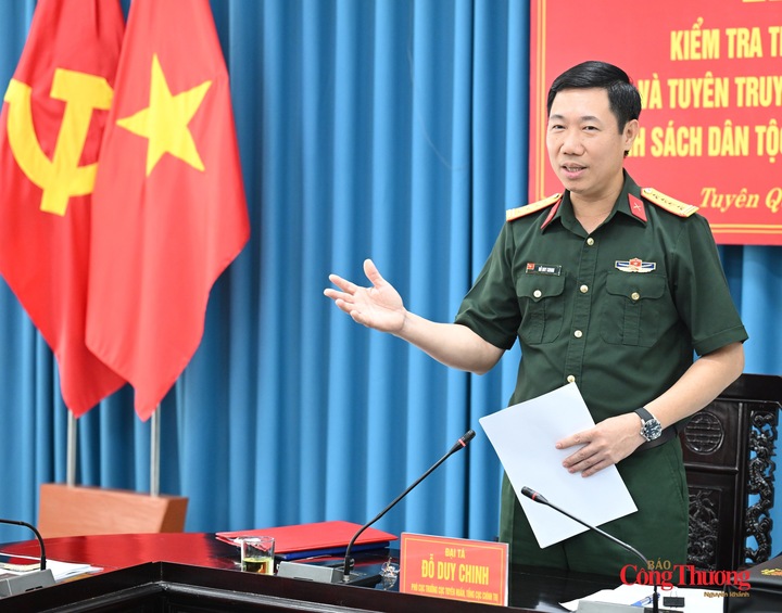 Đại tá Đỗ Duy Chinh, Phó Cục trưởng Cục Tuyên huấn, Tổng cục Chính trị Quân đội nhân dân Việt Nam, chủ trì hội nghị.