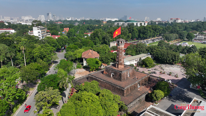 Cột cờ Hà Nội ngày nay là địa điểm tham quan thú vị của du khách trong và ngoài nước.