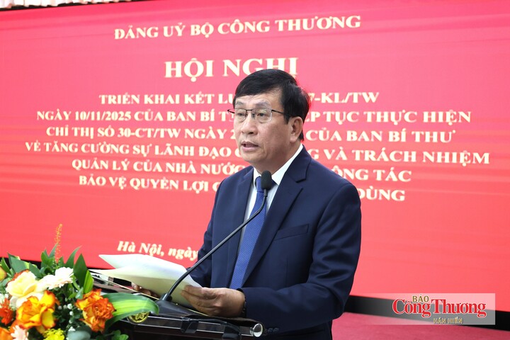 Ông Phan Văn Bản, Phó Bí thư Đảng uỷ chuyên trách Bộ Công Thương phát biểu khai mạc hội nghị.