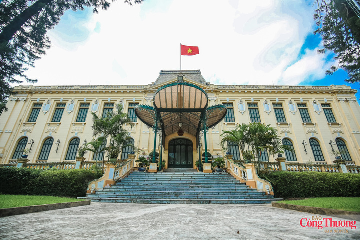 Văn phòng Chủ tịch nước (tọa lạc tại số 12 Ngô Quyền, Hà Nội) ngày nay, phần mái che ở sảnh trước vẫn được giữ nguyên như cách đây hơn tám thập kỷ.