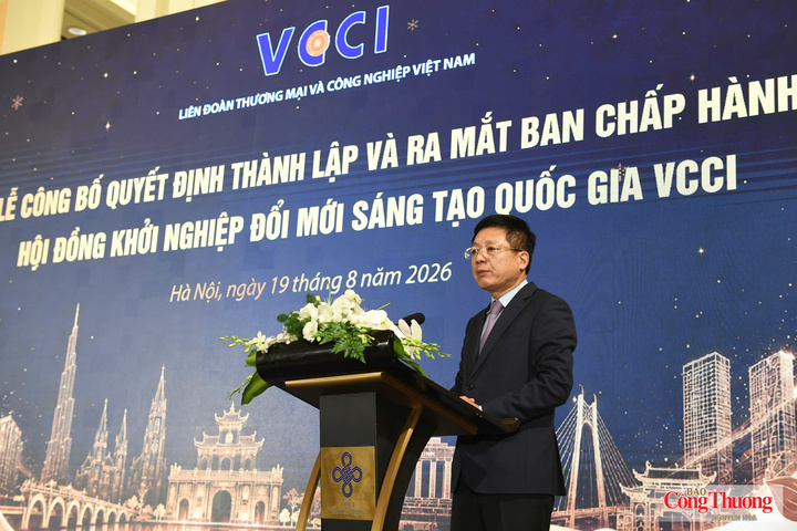 PGS. TS Hồ Sỹ Hùng - Chủ tịch VCCI phát biểu tại sự kiện.