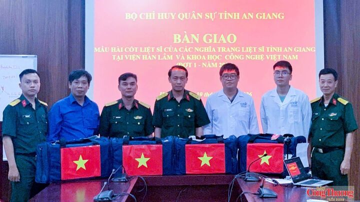 An Giang bàn giao 598 mẫu hài cốt liệt sĩ phục vụ giám định ADN, xác định danh tính.