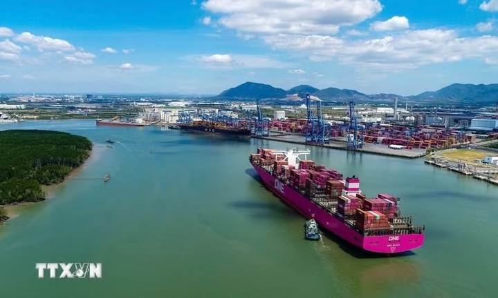 Trung tâm kinh tế biển Việt Nam trong tương lai phải được nhìn trong tương quan với các trung tâm hàng hải, logistics, công nghiệp và dịch vụ biển. Ảnh minh họa: TTXVN