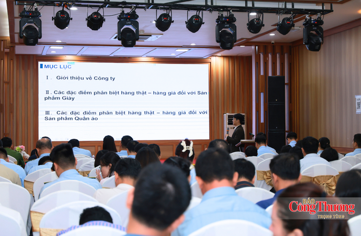 Các chuyên gia thảo luận tại hội nghị.