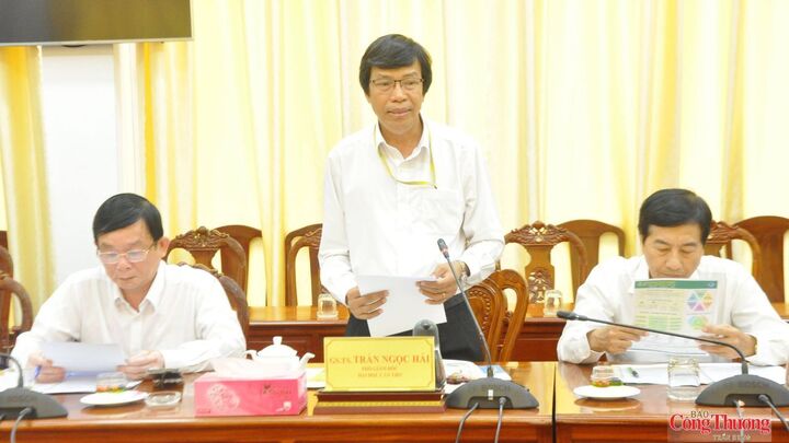 GS.TS Trần Ngọc Hải, Phó Giám đốc Đại học Cần Thơ, báo cáo kết quả triển khai Đề án.