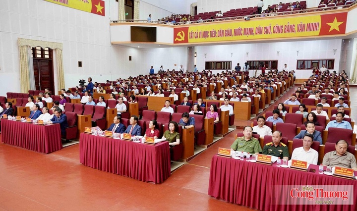 Hội nghị được kết nối tới 42 đảng ủy trực thuộc với 569 điểm cầu, hơn 18.200 đại biểu tham gia học tập.