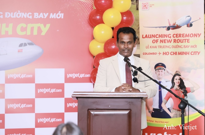 Thứ trưởng Bộ Du lịch Sri Lanka Ruwan Ranasinghe phát biểu chúc mừng tại sự kiện.