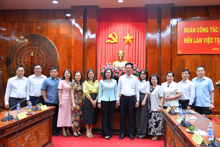 Đại biểu chụp ảnh chung.