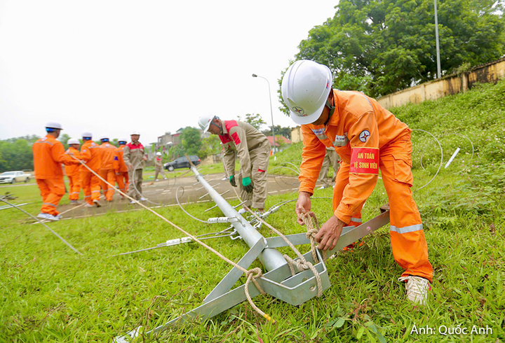 Mưa bão gây sự cố tại trạm biến áp, các đơn vị phải tiến hành thí nghiệm, đánh giá tình trạng thiết bị trước khi quyết định thay thế