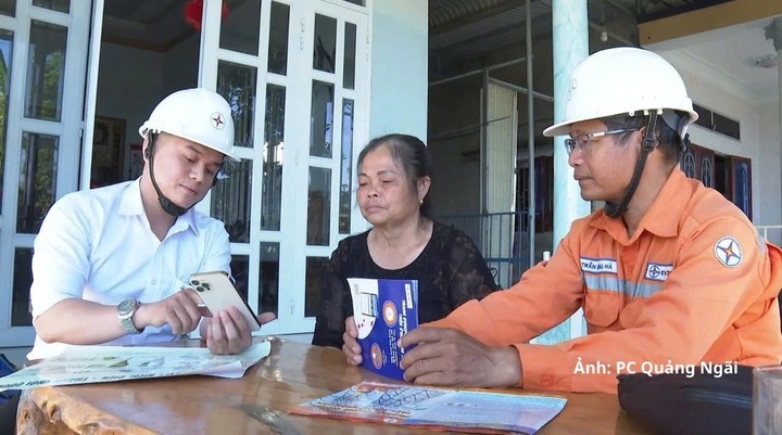 Tuyên truyền sử dụng tiết kiệm điện cho người dân ở Quảng Ngãi.