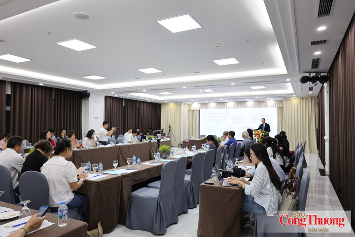 Toàn cảnh hội nghị.