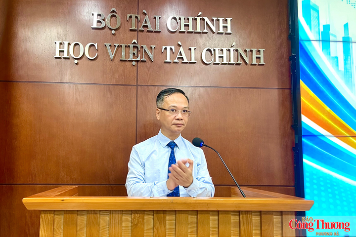 PGS.TS Nguyễn Lê Cường, Phó Giám đốc Học viện Tài chính phát biểu tại sự kiện.