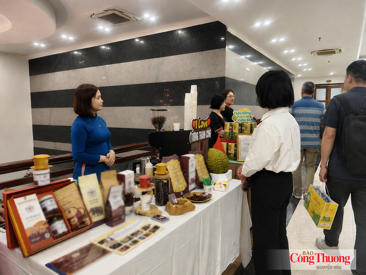 Người tiêu dùng cần kiểm tra sản phẩm trước khi nhận, ưu tiên lựa chọn hàng hóa có nguồn gốc, xuất xứ rõ ràng.