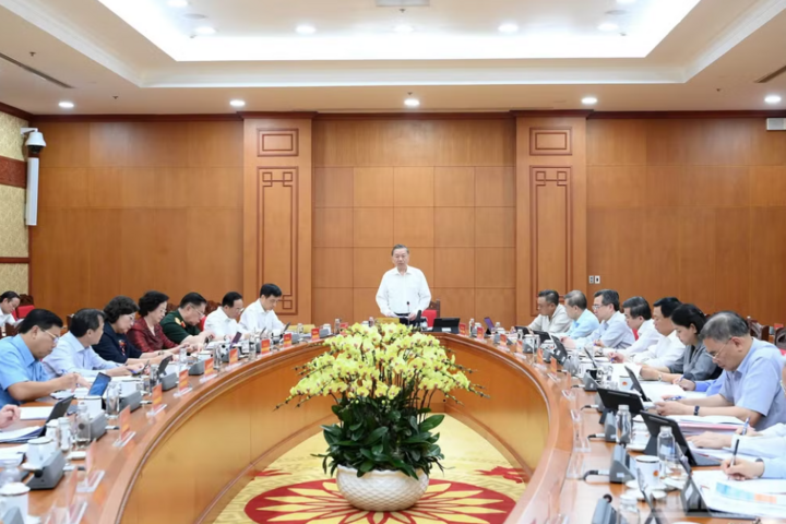Tổng Bí thư, Chủ tịch nước Tô Lâm chủ trì làm việc với Ban Tổ chức Trung ương về Đề án sơ kết 5 năm thực hiện Nghị quyết số 28-NQ/TW. Ảnh: Đăng Khoa