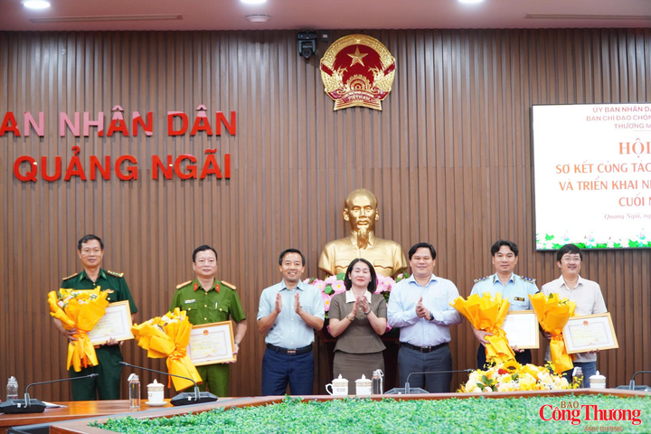 Tỉnh Quảng Ngãi có 4 tập thể và 6 cá nhân được tặng Bằng khen vì có thành tích xuất sắc trong công tác chống buôn lậu, gian lận thương mại và hàng giả năm 2025.