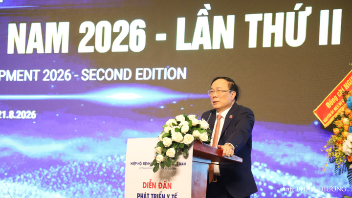 GS.Viện sĩ danh dự Nguyễn Văn Đệ - Ủy viên Đoàn Chủ tịch Ủy ban Trung ương Mặt trận Tổ quốc Việt Nam, Chủ tịch Hiệp hội Bệnh viện tư nhân Việt Nam phát biểu tại diễn đàn