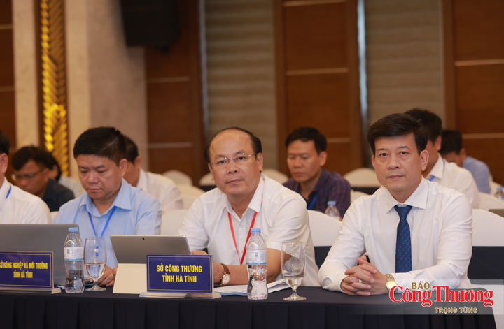 Các đại biểu tham dự hội nghị.
