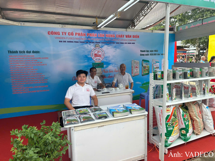 Gian hàng của Công ty CP Phân lân nung chảy Văn Điển tham gia tại Lễ hội Sầu riêng Đắk Lắk 2026.