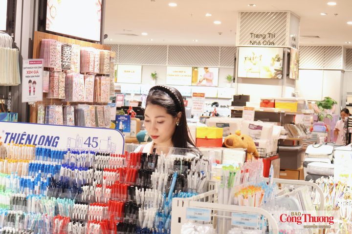 Giữa thị trường đa dạng, phụ huynh ngày càng cân nhắc kỹ chất lượng, nguồn gốc và tính cần thiết của từng sản phẩm.