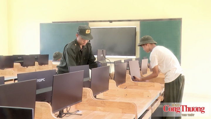 Trường Phổ thông nội trú Tiểu học và Trung học cơ sở Pa Tần cũng gấp rút chuẩn bị trang thiết bị cho năm học mới.