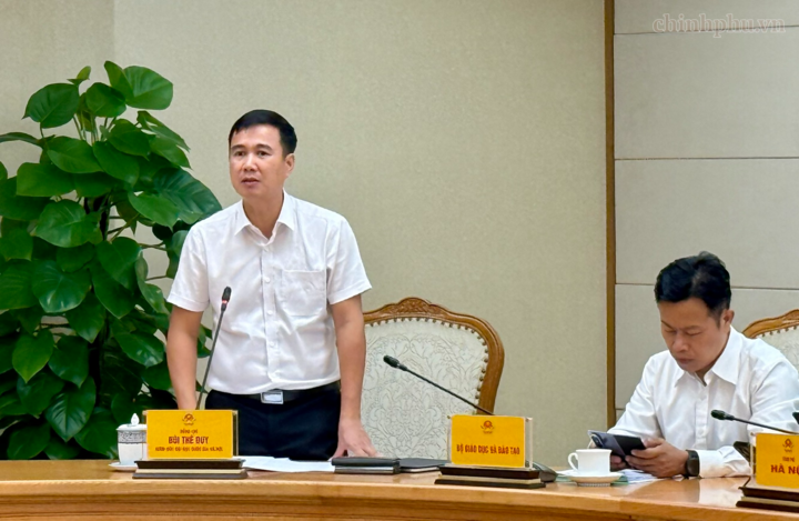 Giám đốc ĐHQGHN Bùi Thế Duy báo cáo - Ảnh: chinhphu.vn/Thu Sa