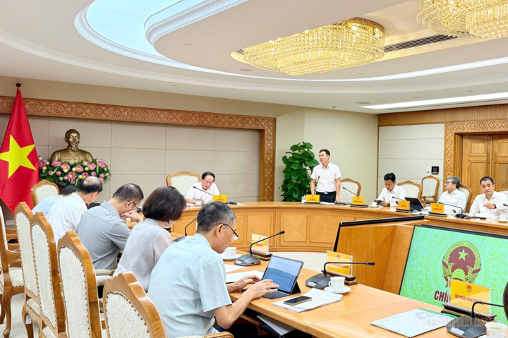 Cuộc họp về việc triển khai xây dựng và hoàn thiện Đề án Phát triển Đại học Quốc gia Hà Nội trở thành tổ hợp chiến lược quốc gia về tri thứ, công nghệ và đổi mới sáng tạo - Ảnh: chinhphu.vn/Thu Sa