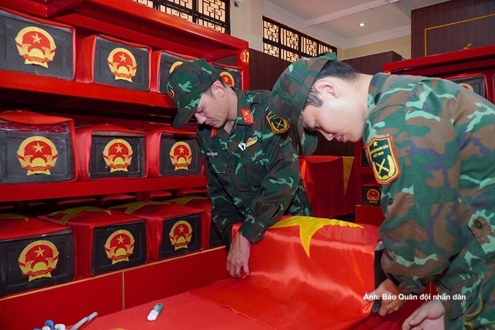 Trong ngày 21/8, lực lượng làm nhiệm vụ đã phát hiện, quy tập thêm 24 bộ hài cốt liệt sĩ tại Công viên Lê Thị Riêng (TP. Hồ Chí Minh).