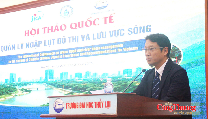 Ông Kobayashi Kenichi, Phó Trưởng Đại diện JICA tại Việt Nam chia sẻ tại Hội thảo.