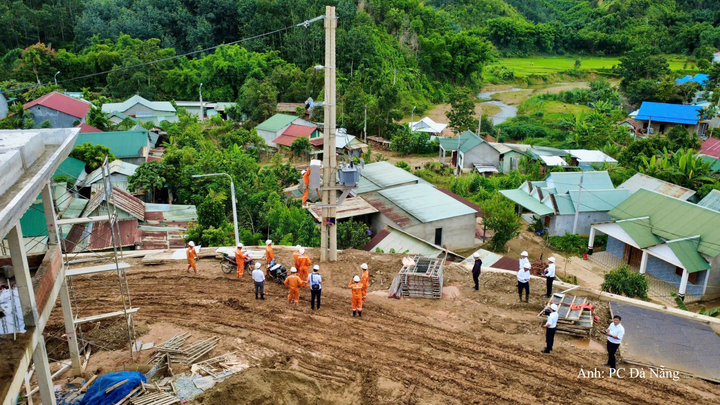 Đến ngày 20/8, ngành điện Đà Nẵng đã hoàn thành các nhiệm vụ cấp điện cho 6/6 điểm trường liên cấp biên giới Đà Nẵng