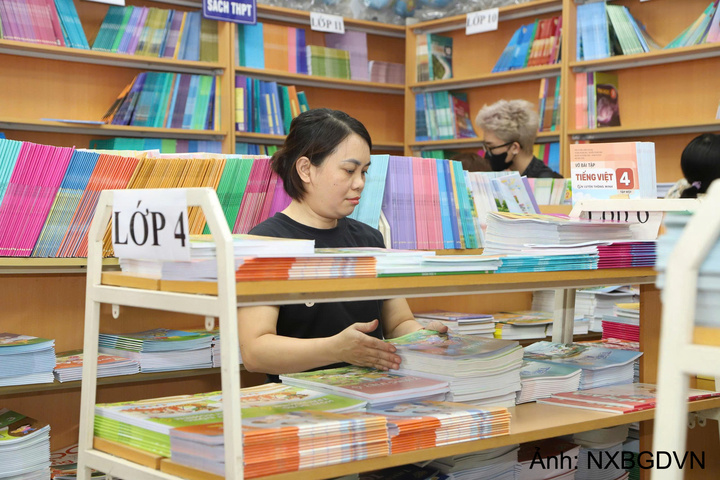 Tính đến ngày 15/8/2026, hơn 220 triệu bản sách giáo khoa và 76 triệu bản sách bài tập, sách tham khảo đã được hoàn thành và cung ứng ra thị trường