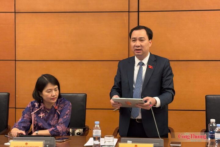 Đại biểu Vũ Văn Tiến đề xuất xây dựng một hệ thống quản lý và cơ sở dữ liệu thống nhất ở phạm vi quốc gia để theo dõi, dự báo, kiểm soát các dự án lấn biển.