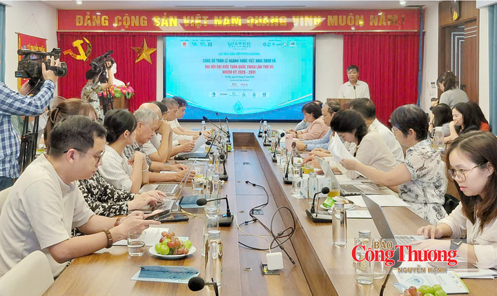 Toàn cảnh họp báo.