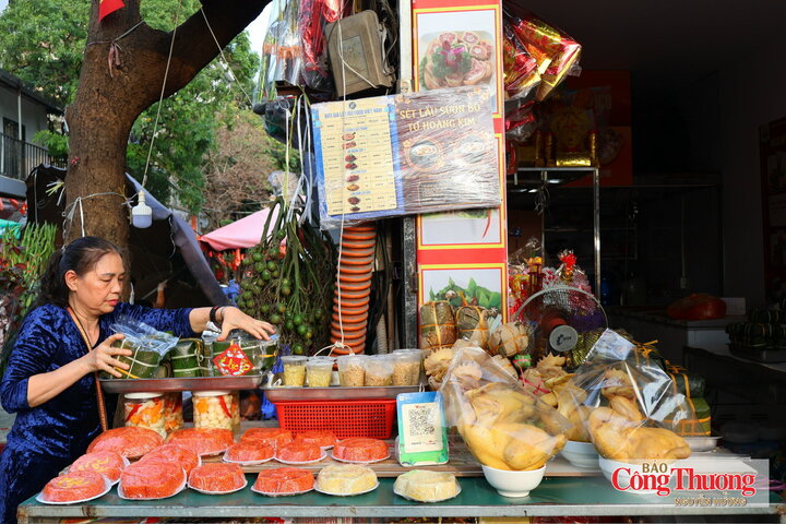 Thực phẩm phục vụ lễ Vu Lan ngày càng phong phú với nhiều sản phẩm chế biến sẵn, tiện lợi cho người tiêu dùng.