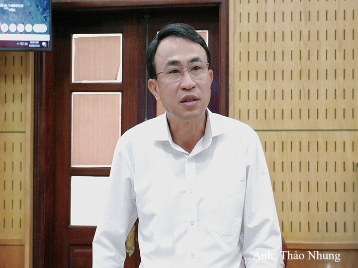 Ông Lương Minh Thanh - Phó Tổng Giám đốc EVNNPC đề nghị Đảng ủy, UBND các xã, phường còn vướng mắc tiếp tục quan tâm, phối hợp với các Ban quản lý dự án tập trung xử lý dứt điểm các tồn tại, phấn đấu hoàn thành, đóng điện dự án trong năm 2026.